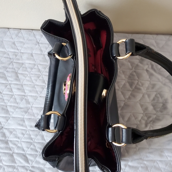 Betsey Johnson black tote with donut shape metal closure - Picture 6 of 15
